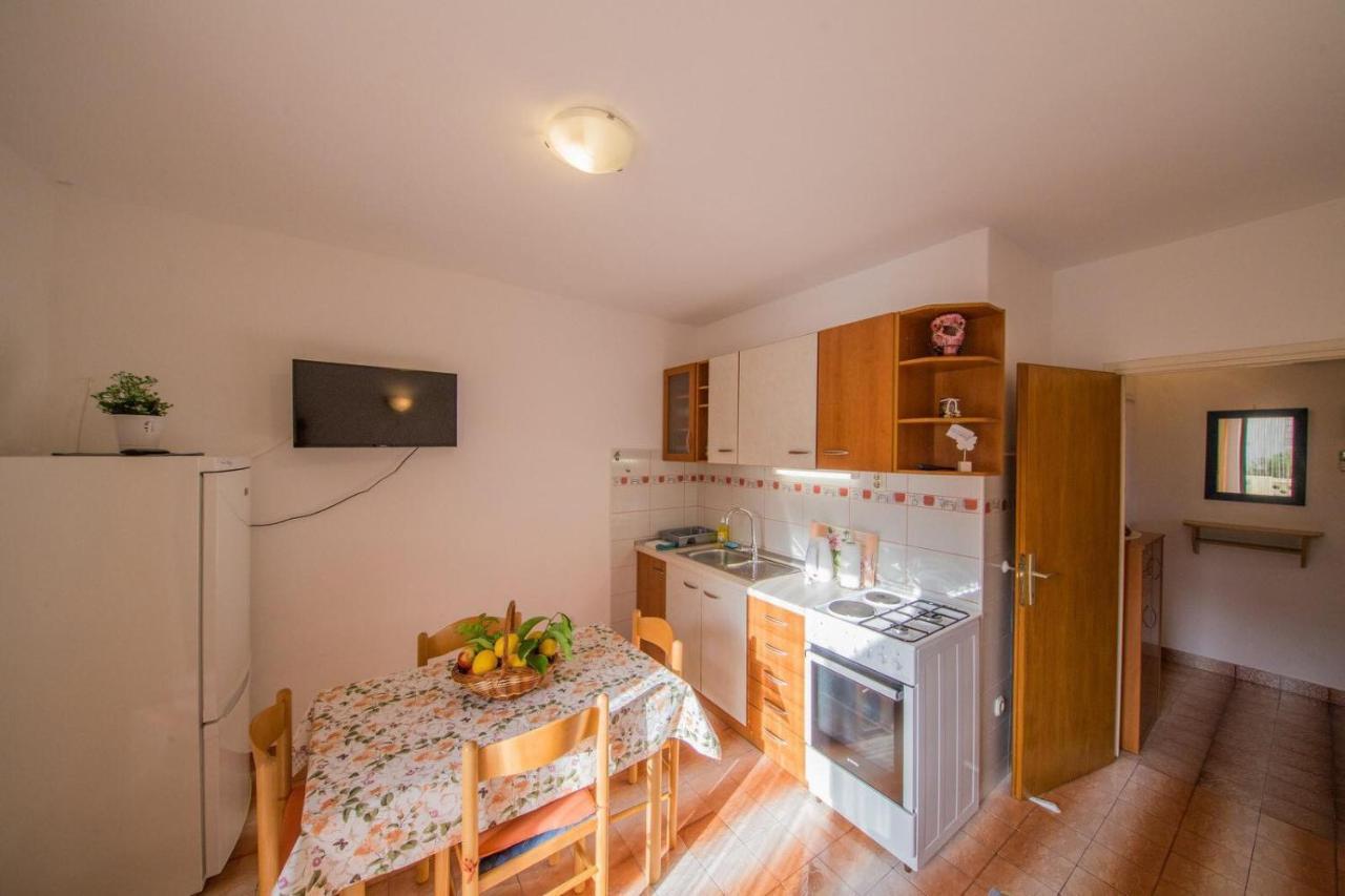 Apartmani Katija คอมีชา ภายนอก รูปภาพ