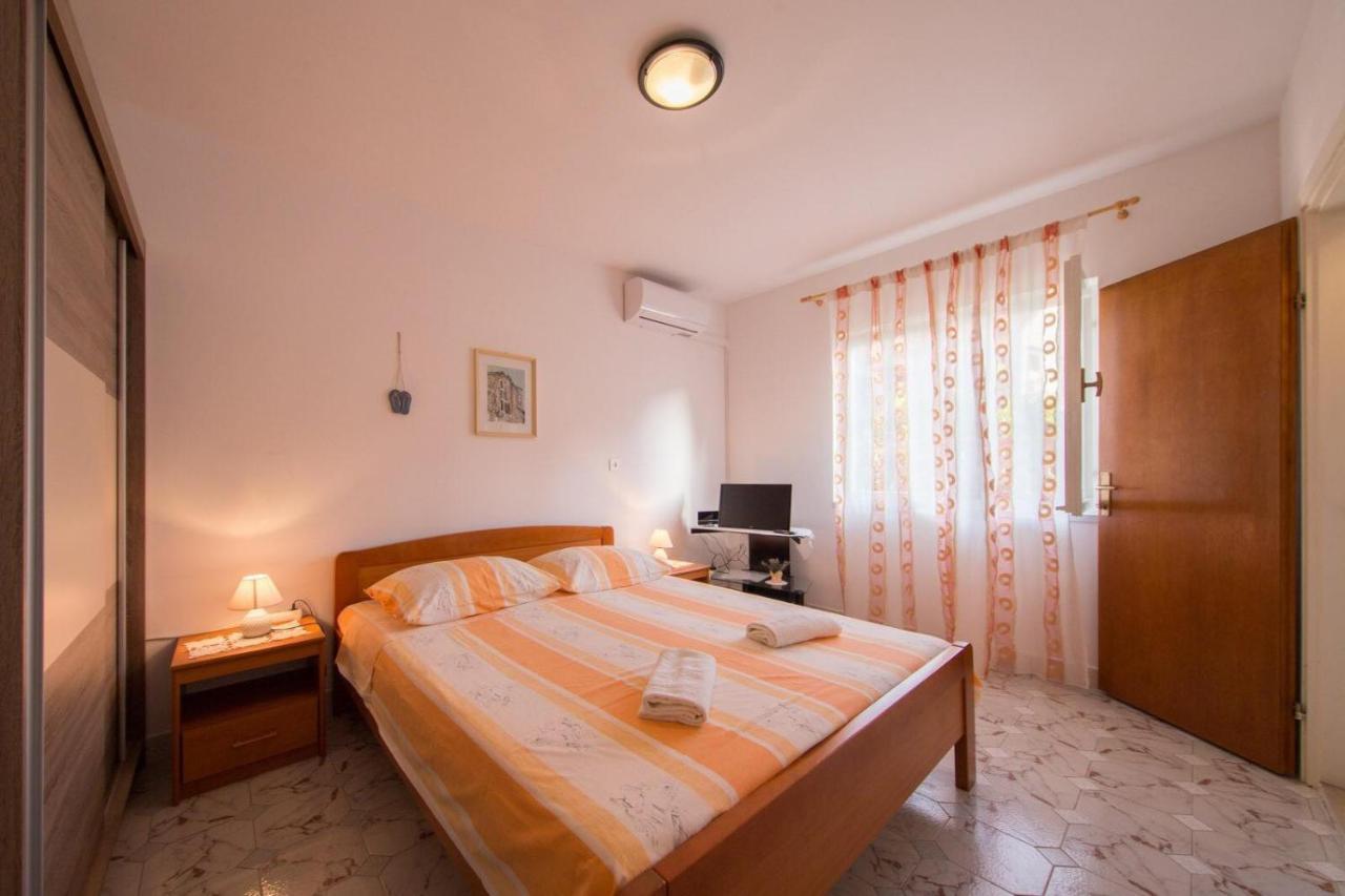 Apartmani Katija คอมีชา ภายนอก รูปภาพ