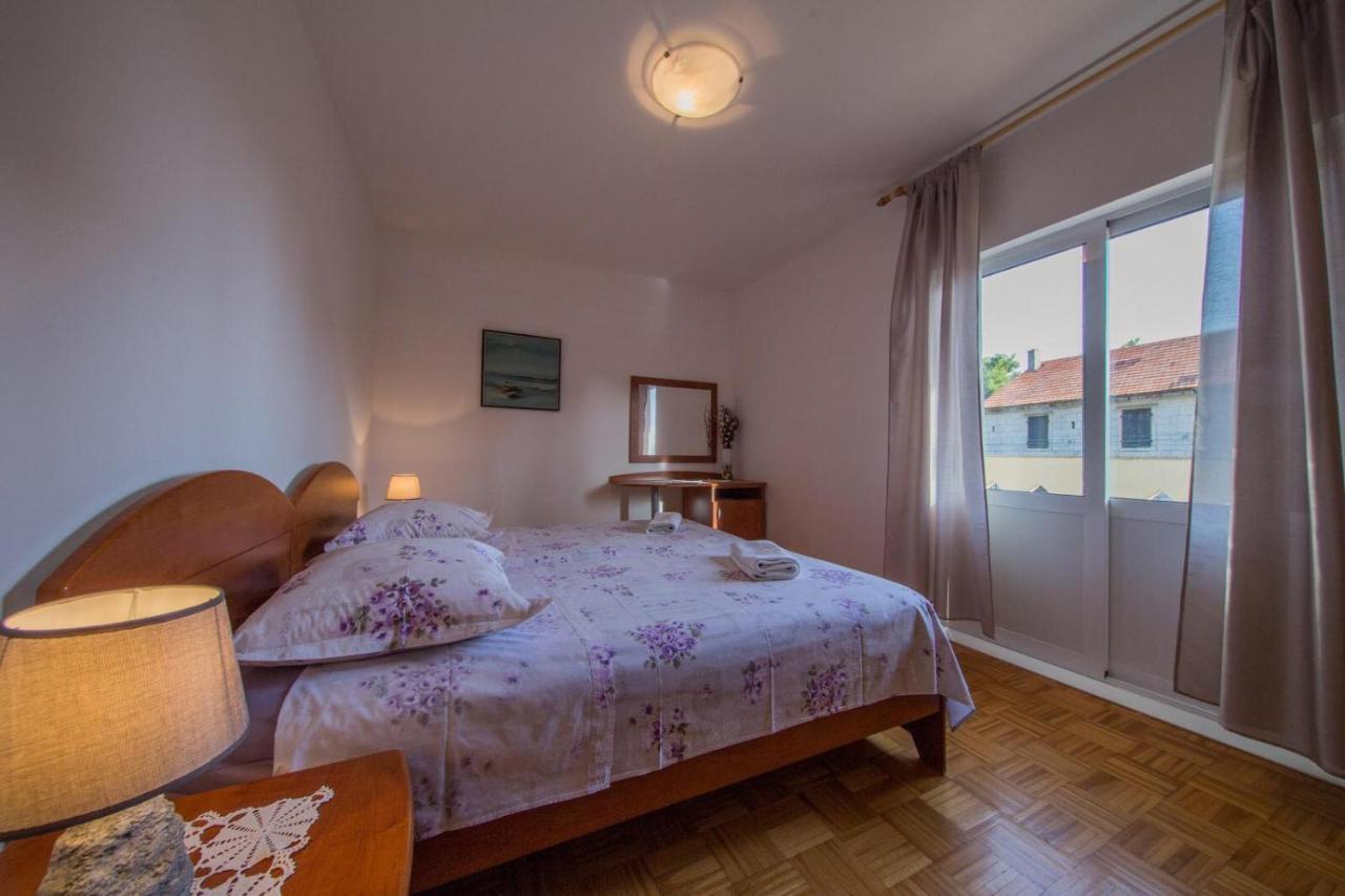 Apartmani Katija คอมีชา ภายนอก รูปภาพ