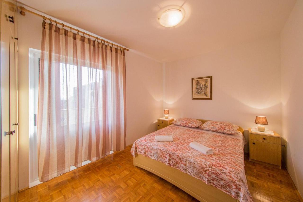 Apartmani Katija คอมีชา ภายนอก รูปภาพ