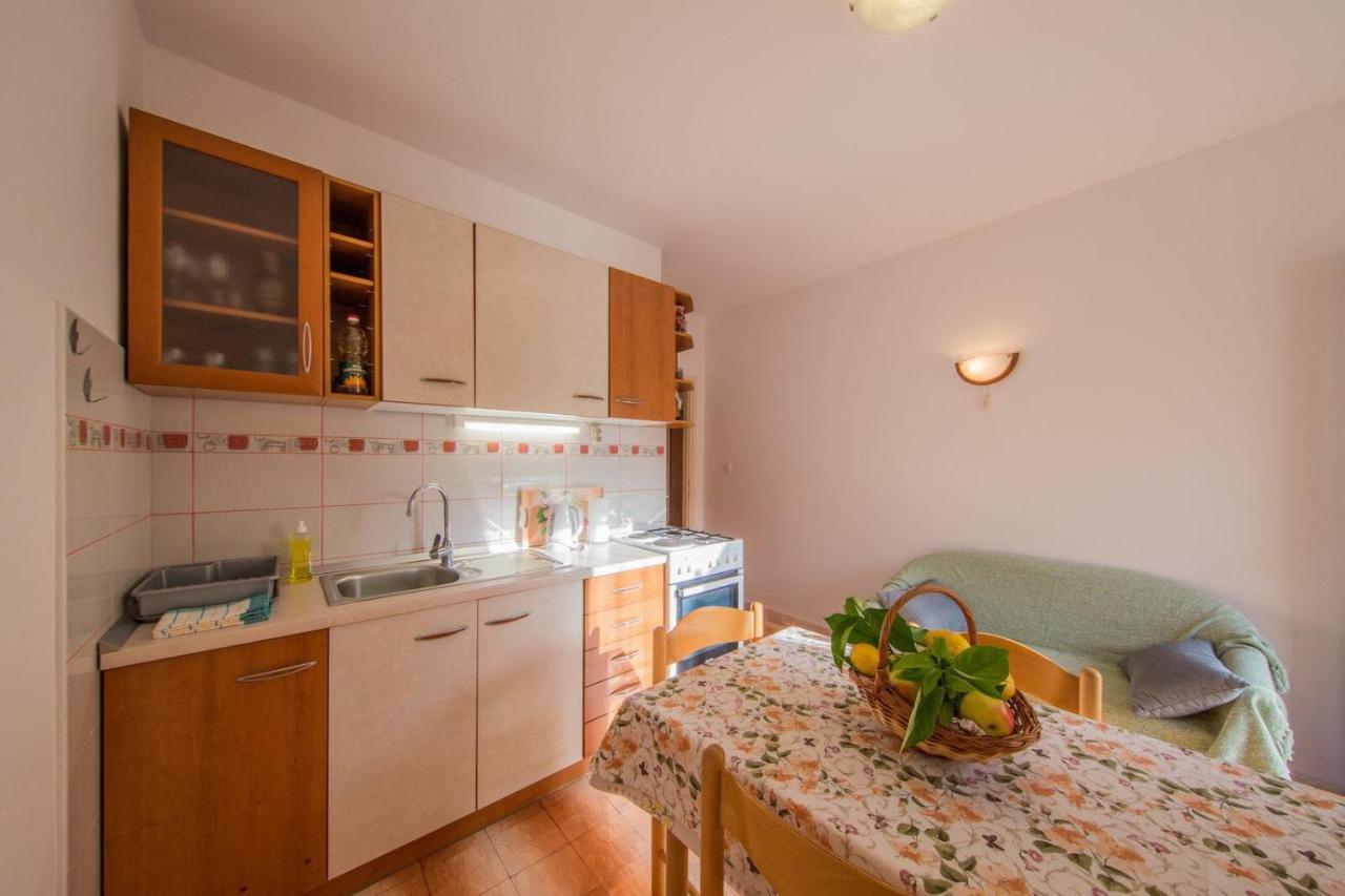 Apartmani Katija คอมีชา ภายนอก รูปภาพ